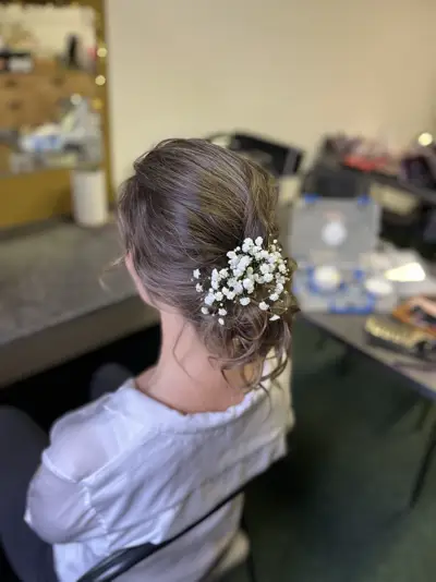 Svatební drdol s gypsophilou